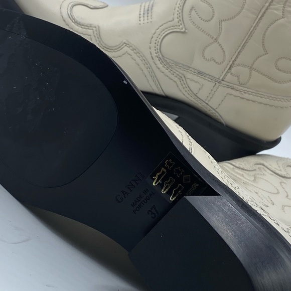 GANNI Boots size 7
, White Mid Shaft
- Embroidered Western see *NOTE* - Picture 4 of 8